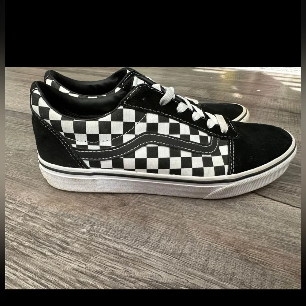 Vans - Picture 3 of 6